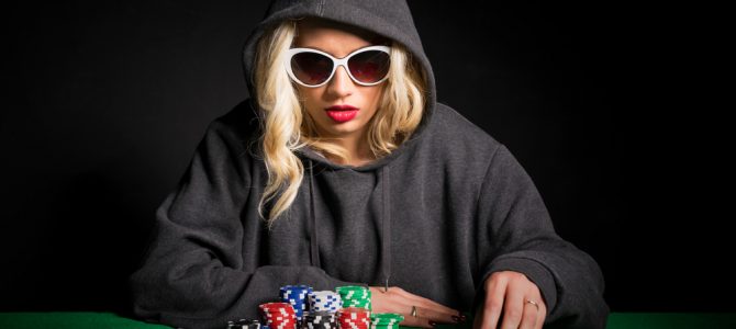 En närmare titt på kända pokerproffsens största ögonblick och nederlag